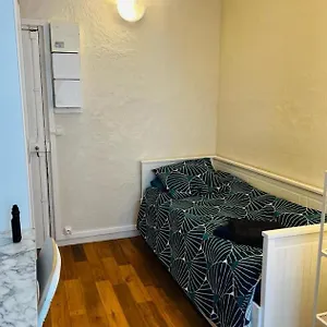In The Middle Of Appartement Paris
